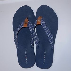 NWOT NEVER WORN Tommy Hilfiger Women's Cazidine Flip Flop Sandals.
